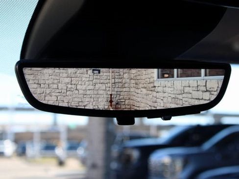 Used 2025 GMC Yukon Denali Ultimate image 32