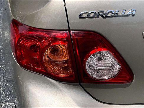 Used 2010 Toyota Corolla LE FWD image 19