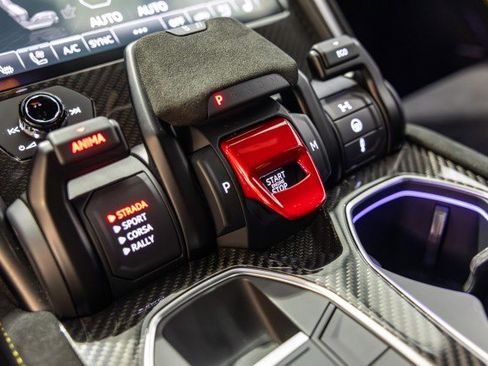 Used 2024 Lamborghini Urus Performante AWD/4WD image 45