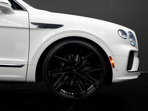 Used 2024 Bentley Bentayga AWD/4WD image 20