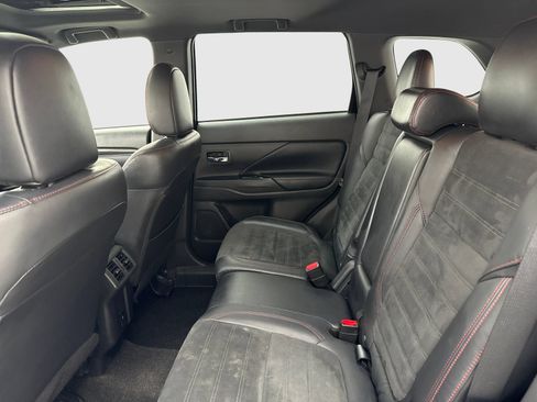 Used 2020 Mitsubishi Outlander LE FWD image 35