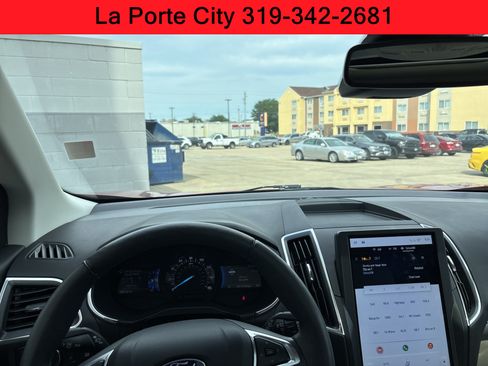 Used 2021 Ford Edge Titanium AWD/4WD image 10