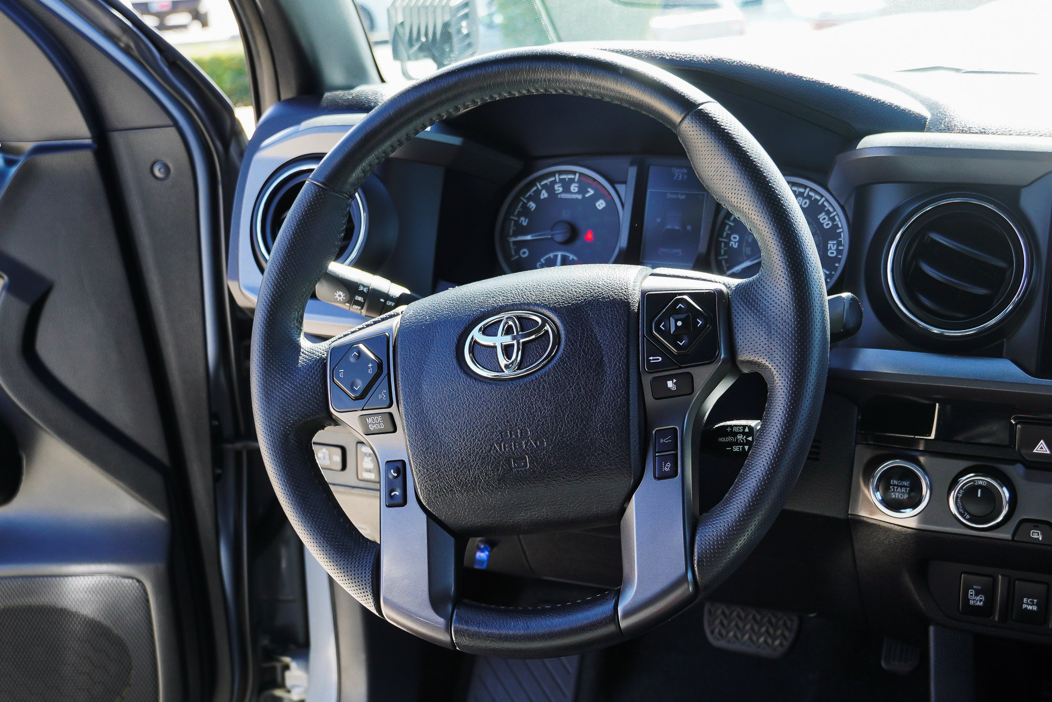 Certified 2018 Toyota Tacoma TRD Sport w/ Technology Package AWD/4WD image 31