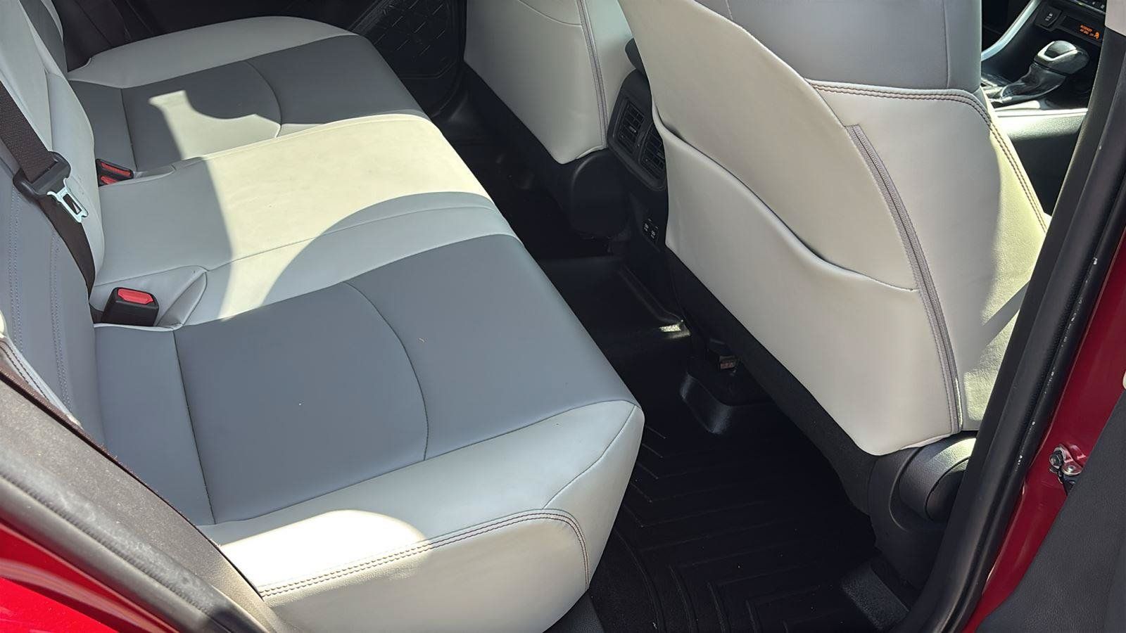 Used 2019 Toyota RAV4 XLE Premium FWD image 21