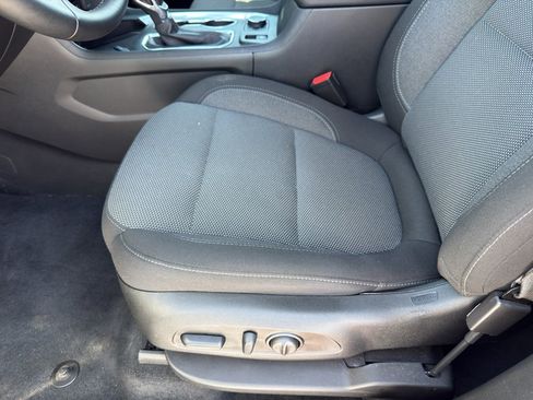 Used 2023 Chevrolet Traverse LT image 12