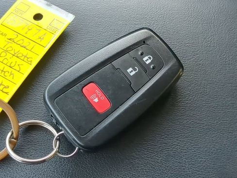 Used 2021 Toyota Prius XLE image 27