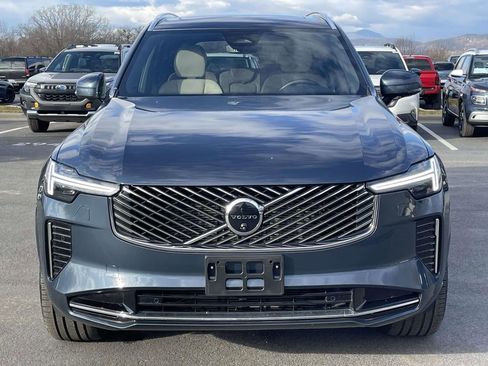 Used 2025 Volvo XC90 B5 Plus image 24