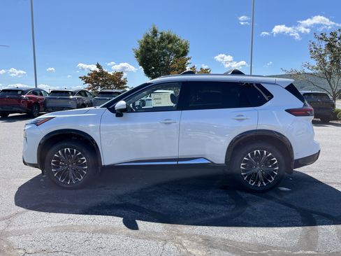 New 2026 Nissan Rogue Platinum w/ Platinum Premium Package image 8