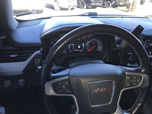 Used 2019 GMC Yukon XL SLT image 20