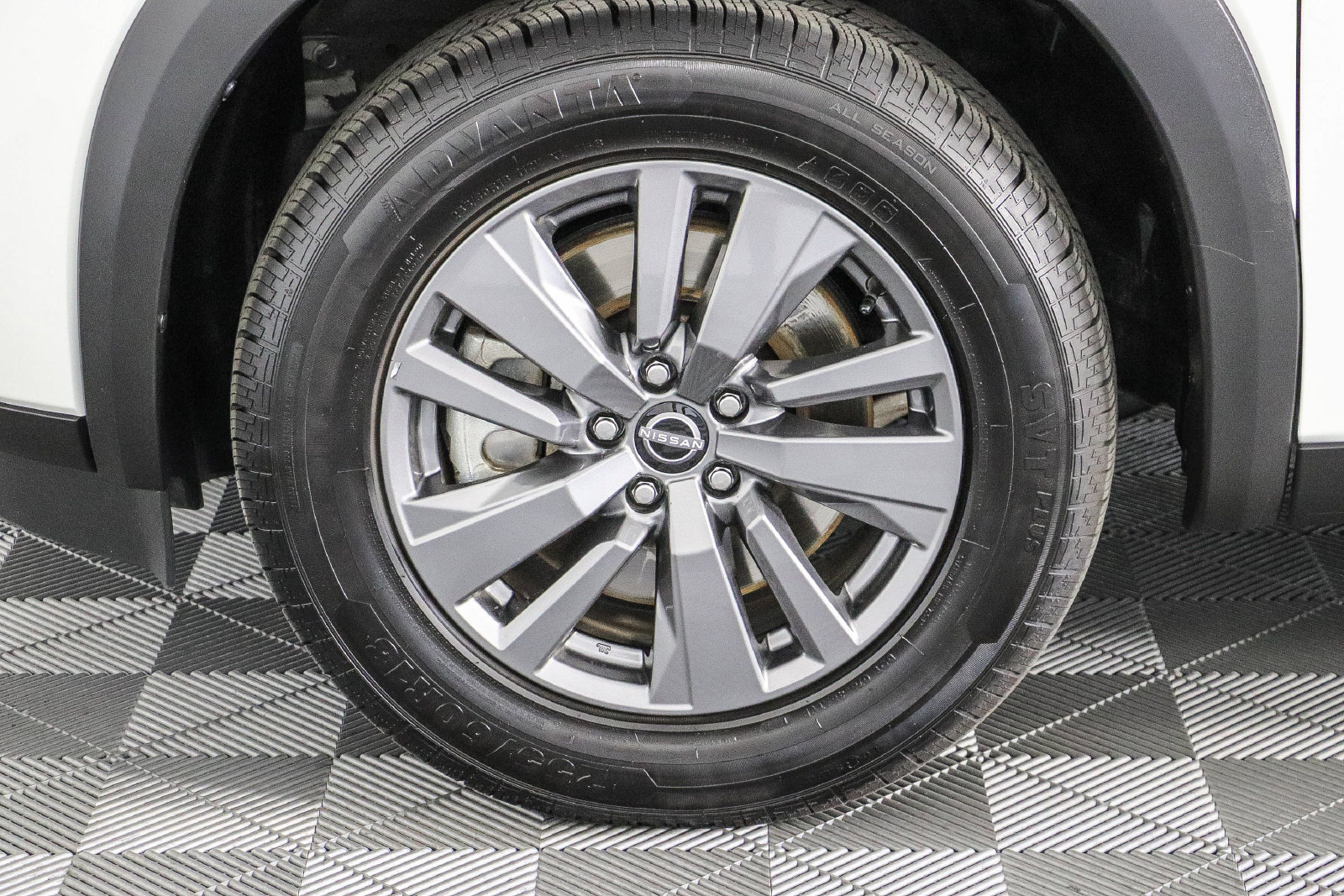 Used 2024 Nissan Pathfinder SV FWD image 11