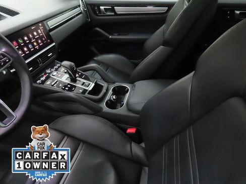 Used 2023 Porsche Cayenne Platinum Edition image 21