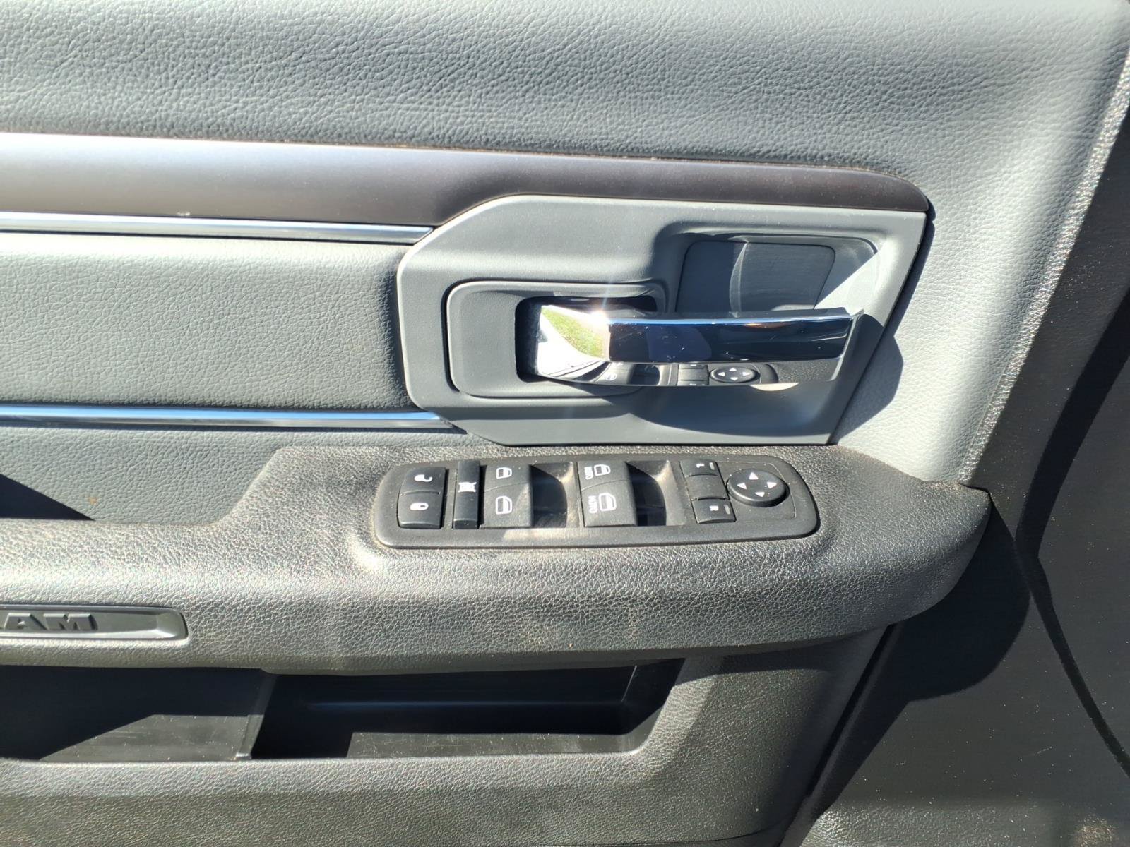 Used 2024 RAM 1500 Classic SLT AWD/4WD image 8