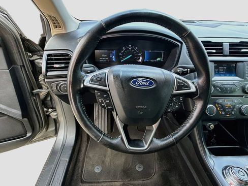 Used 2018 Ford Fusion SE w/ Equipment Group 601A FWD image 11