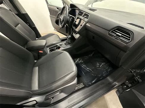 Certified 2022 Volkswagen Tiguan SE image 22