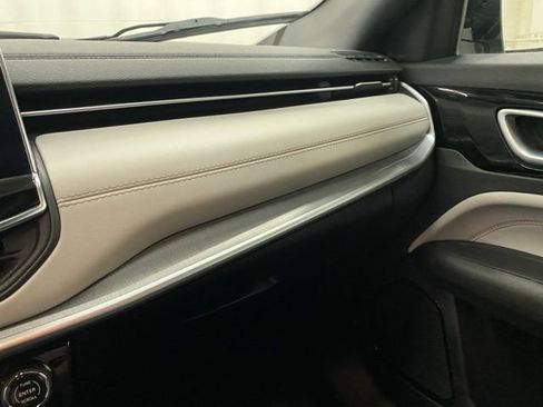 Used 2025 Jeep Compass Limited image 11