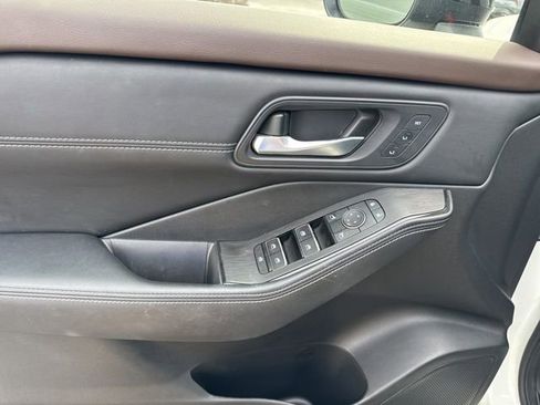 Used 2023 Nissan Rogue SL w/ SL Premium Package image 21