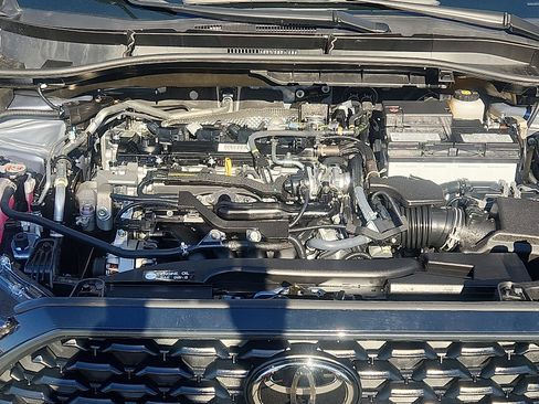 Used 2025 Toyota Corolla Cross LE image 28