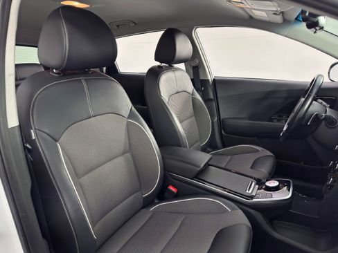 Used 2019 Kia Niro EX image 34