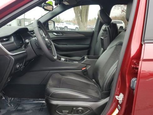 Certified 2024 Jeep Grand Cherokee L Laredo image 4