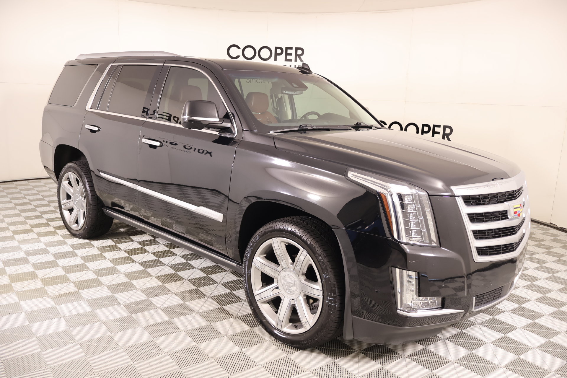 Used 2020 Cadillac Escalade Premium Luxury AWD/4WD image 1
