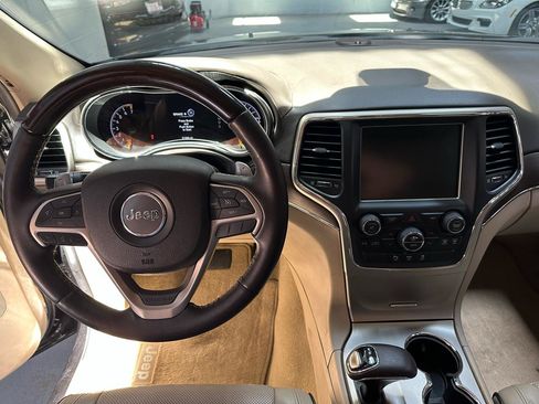 Used 2014 Jeep Grand Cherokee Overland AWD/4WD image 17