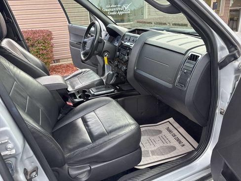 Used 2011 Ford Escape XLT w/ Sport Appearance Pkg image 9