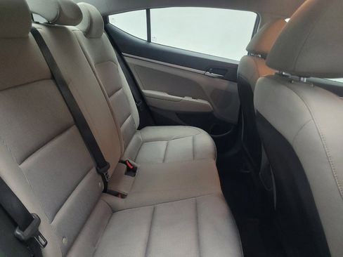 Used 2017 Hyundai Elantra SE image 19