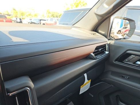 New 2025 GMC Yukon Denali w/ Denali Reserve Package image 44