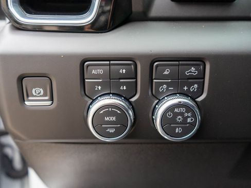 Used 2024 GMC Sierra 3500 Denali w/ Denali Reserve Package image 20