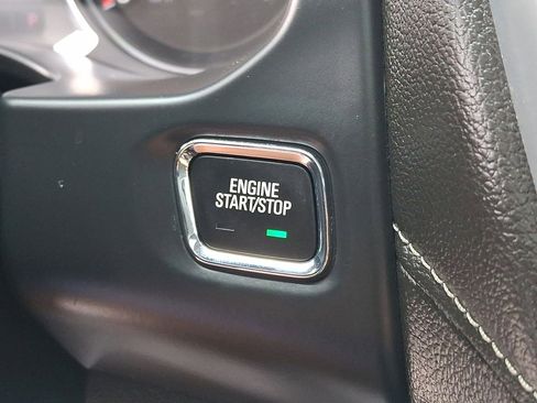 Certified 2023 GMC Acadia SLT w/ Preferred Package image 17