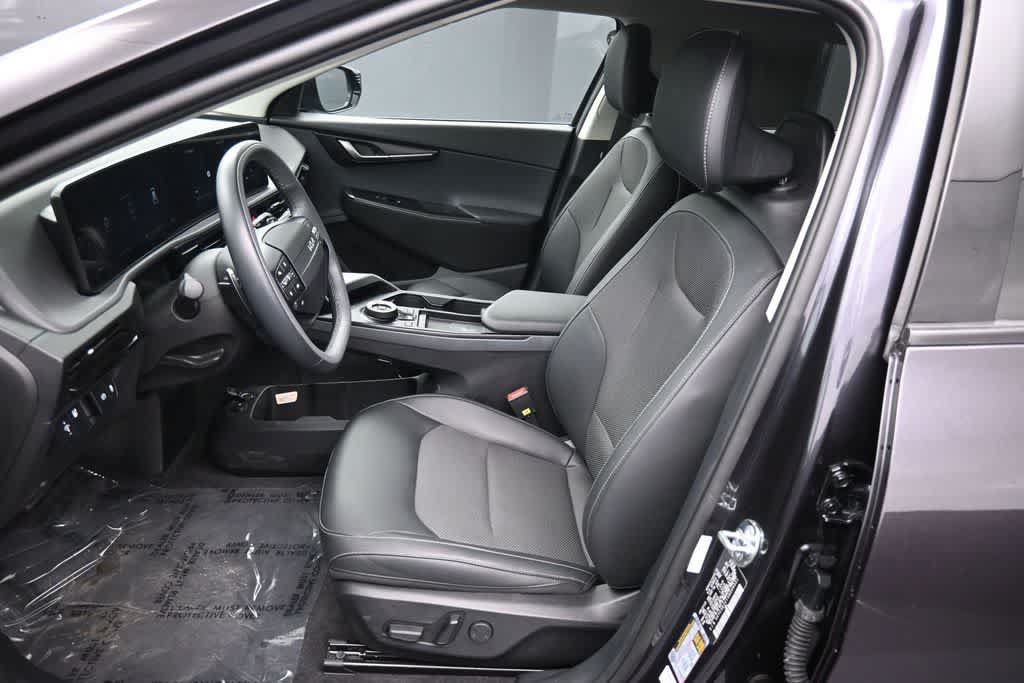 Certified 2025 Kia EV6 Light w/ Light LR Technology Package AWD/4WD image 19