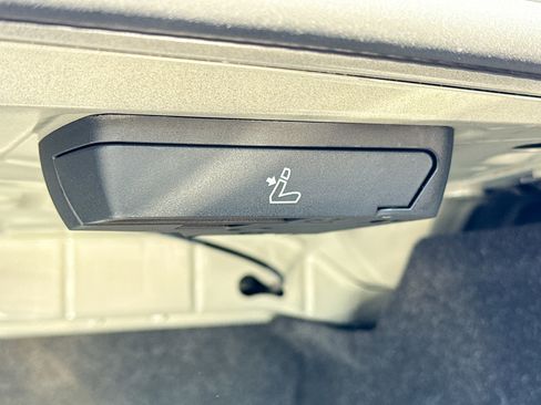 New 2026 BMW 330i Sedan w/ Convenience Package image 13