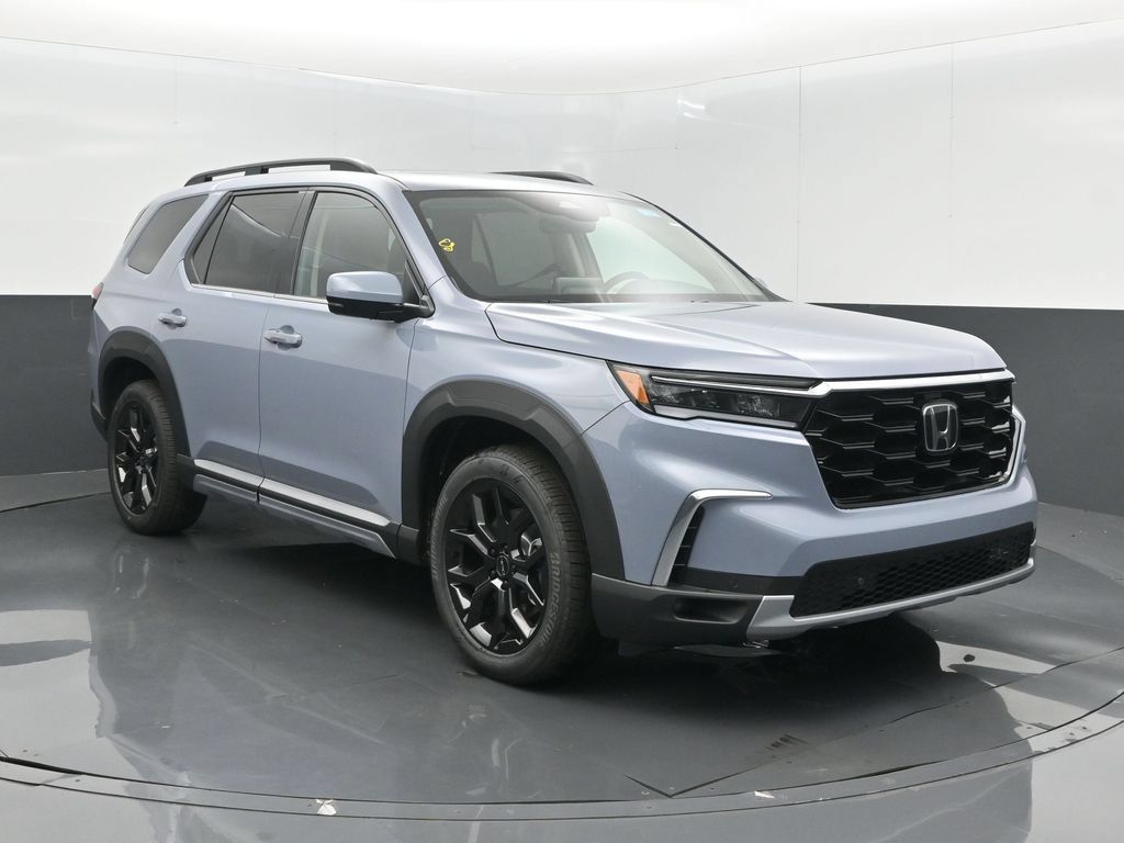 New 2025 Honda Pilot Touring image 3
