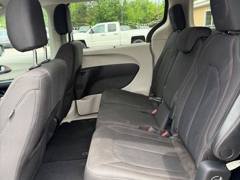 Used 2017 Chrysler Pacifica Touring Plus FWD image 31