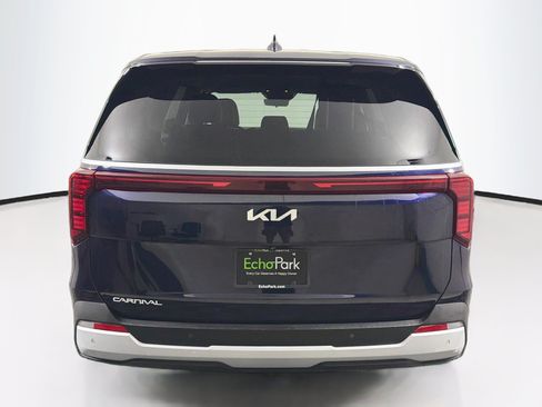 Used 2025 Kia Carnival FWD image 7