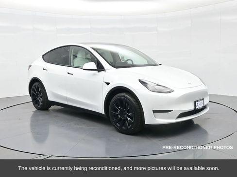 Used 2022 Tesla Model Y Long Range image 4