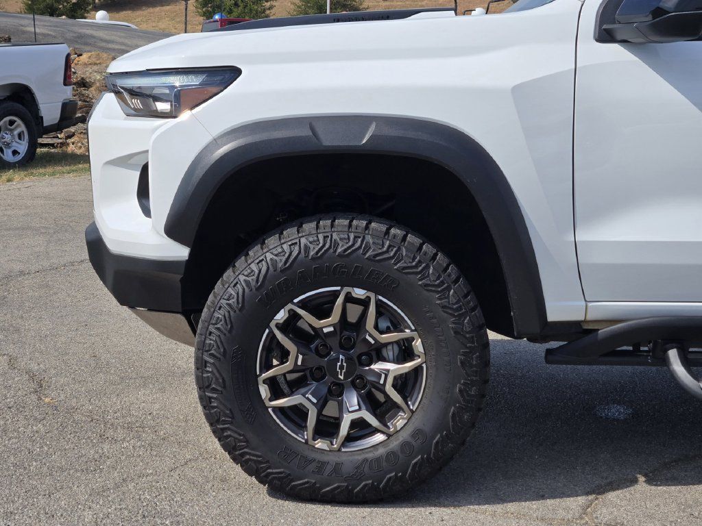 Certified 2025 Chevrolet Colorado ZR2 AWD/4WD image 8