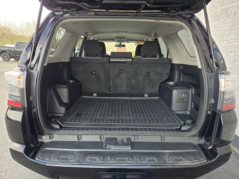 Used 2019 Toyota 4Runner SR5 AWD/4WD image 37
