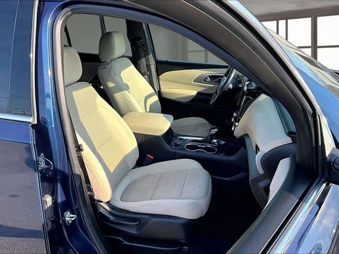Used 2022 Chevrolet Traverse LT image 8