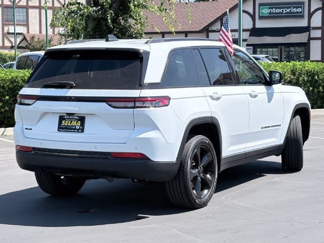 Used 2023 Jeep Grand Cherokee Altitude AWD/4WD image 5