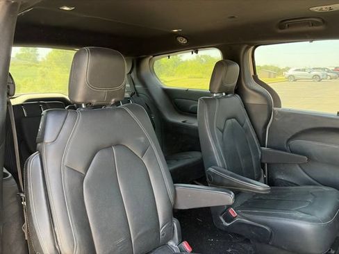 Used 2020 Chrysler Pacifica Touring-L w/ Advanced Safetytec Group AWD/4WD image 7