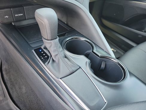 Used 2020 Toyota Camry LE image 10