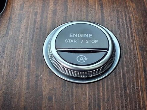 Used 2025 Mercedes-Benz C 300 4MATIC Sedan image 25