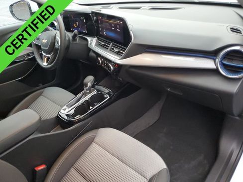 Certified 2025 Chevrolet Trax LT w/ Driver Confidence Package image 27