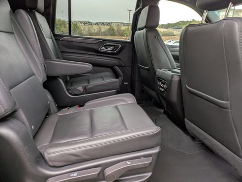 Used 2023 Chevrolet Suburban LT w/ Luxury Package image 26