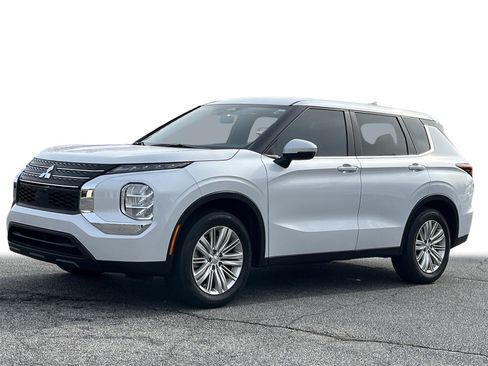 Used 2024 Mitsubishi Outlander ES image 18