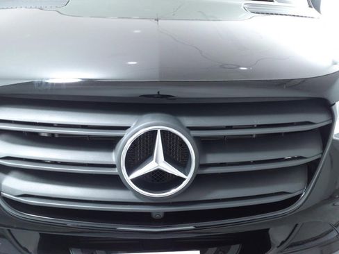 Used 2022 Mercedes-Benz Sprinter 2500 image 3