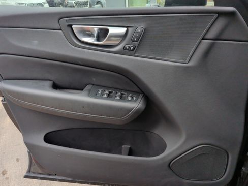 Used 2025 Volvo XC60 B5 Plus image 29