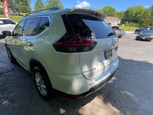 Used 2018 Nissan Rogue SV w/ Sun & Sound Touring Package AWD/4WD image 6