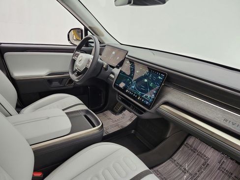 Used 2024 Rivian R1S Adventure AWD/4WD image 17